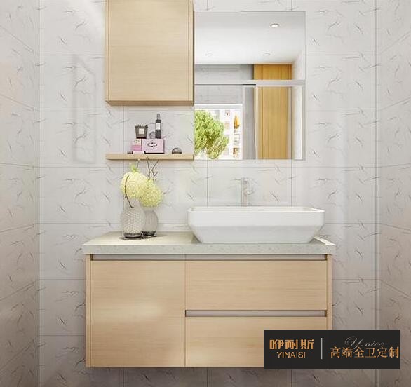 小巧的吊柜，滿足衛(wèi)生間日常收納;設(shè)置隔板，方便洗漱用品擺放。